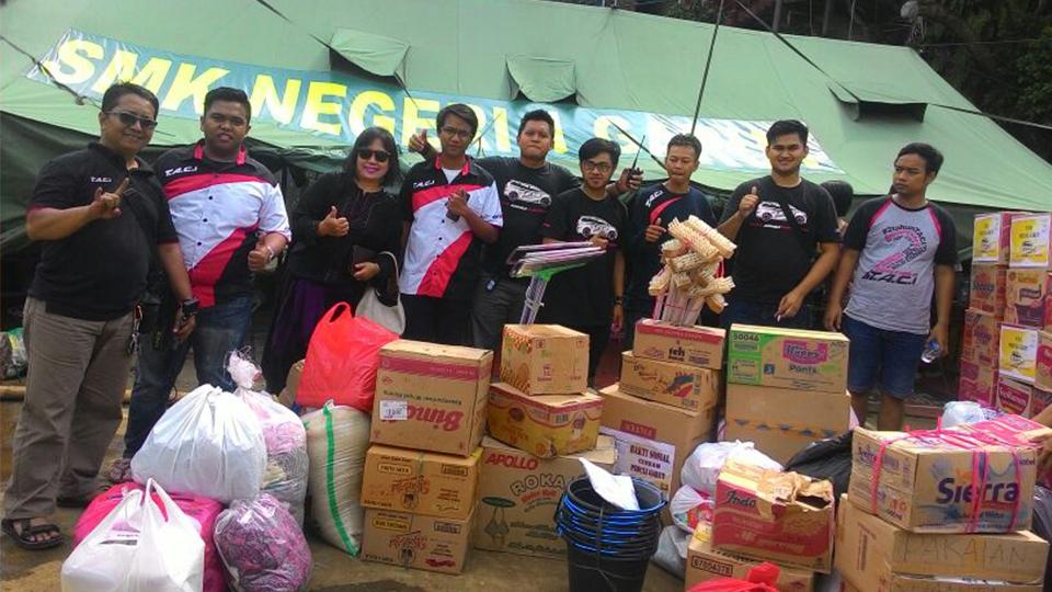 Kegiatan%20baksos%20Komunitas%20Toyota%20Avanza%20Club%20Indonesia%20%28TACI%29%20di%20Garut%2C%20Jawa%20Barat.